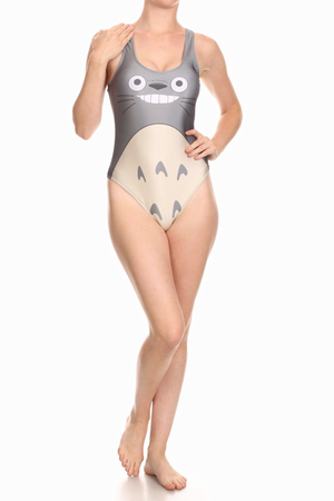 In spiaggia con il costume da bagno di Totoro.png In spiaggia con il costume da bagno di Totoro.png